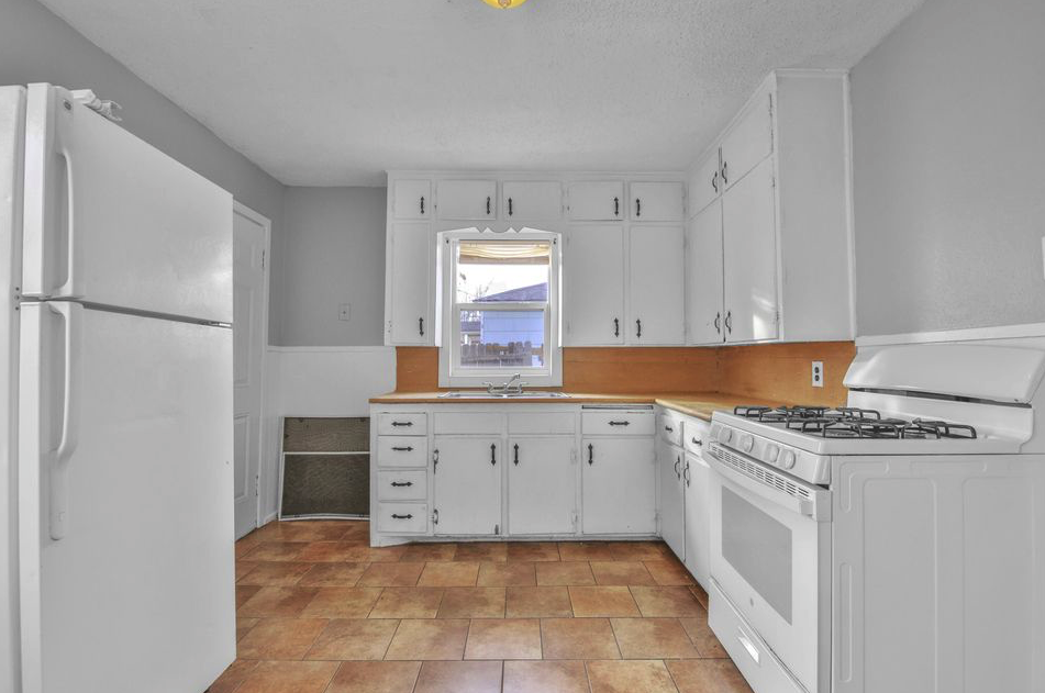 2205 39th St #1 - Photo 4 of 10