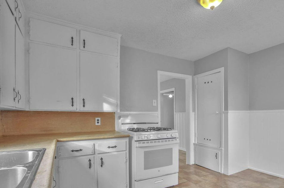 2205 39th St #1 - Photo 5 of 10