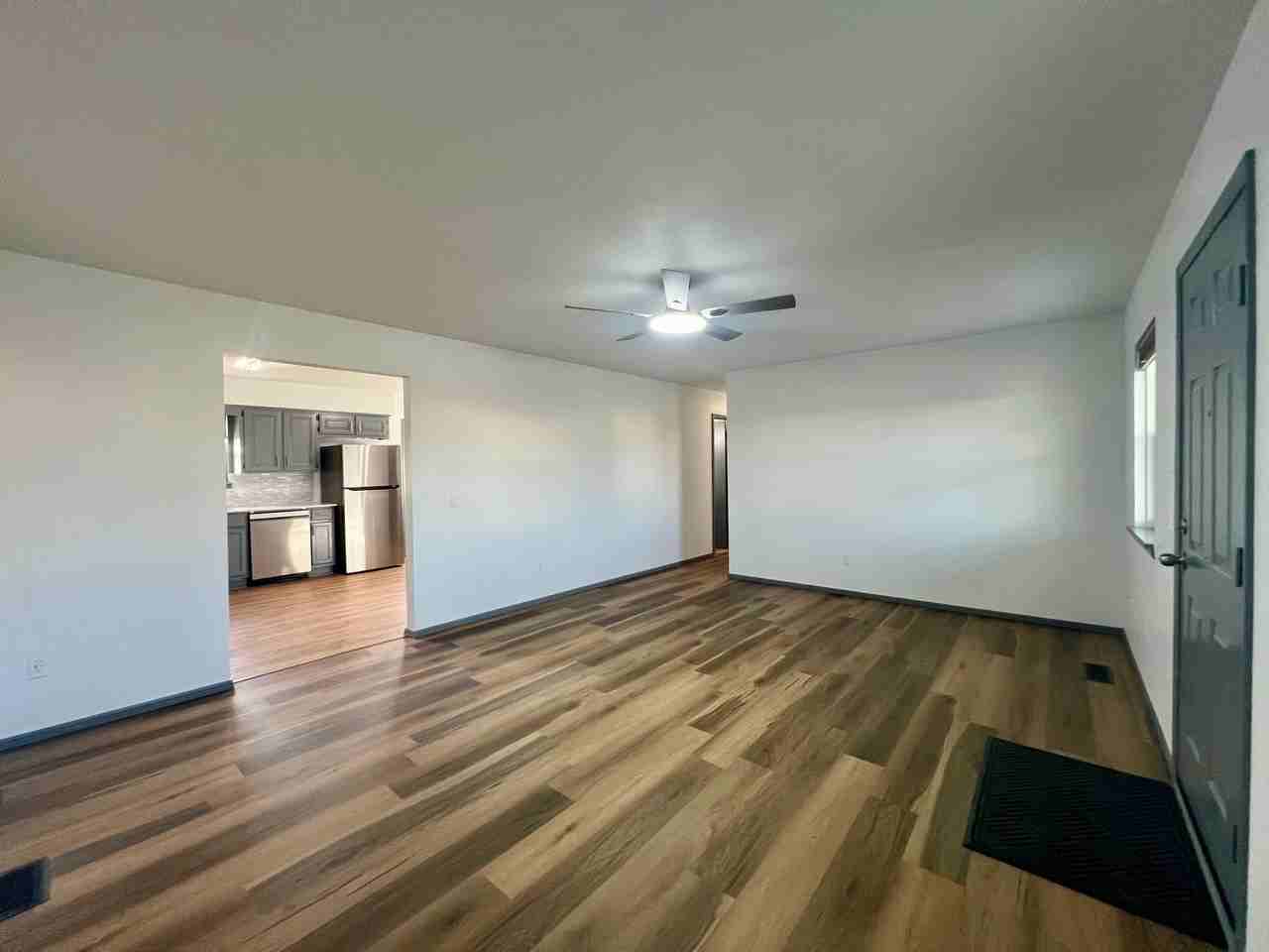 902 Se G St #1 - Photo 3 of 17