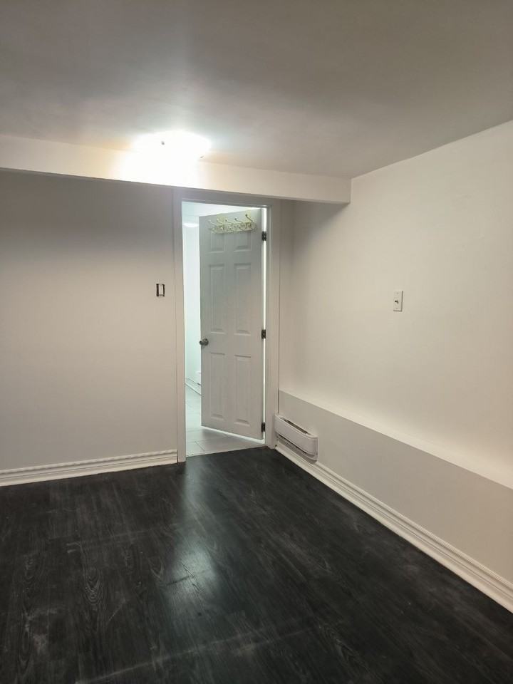 159 Gladstone Ave - Photo 5 of 10