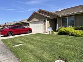 featured image of 1029 Courtyard Dr #1