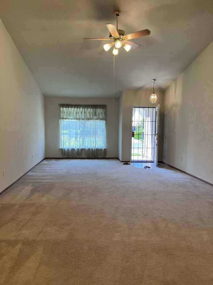 1029 Courtyard Dr #1 - Photo 3 of 12