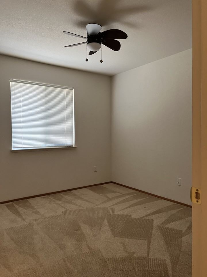 1029 Courtyard Dr #1 - Photo 6 of 12