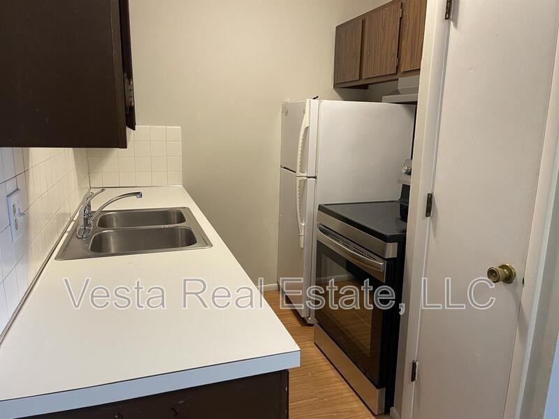 233 Robinhood Ln #10 - Photo 3 of 14