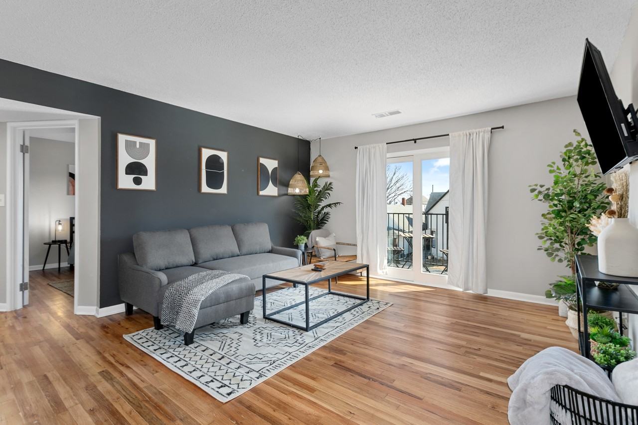 516 Splitlog Ave #9 - Photo 3 of 22