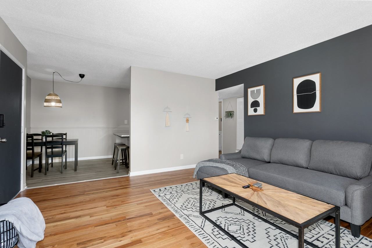 516 Splitlog Ave #9 - Photo 5 of 22