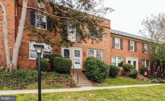 1401 S Barton St Unit 219 #219 - Photo 1 of 1