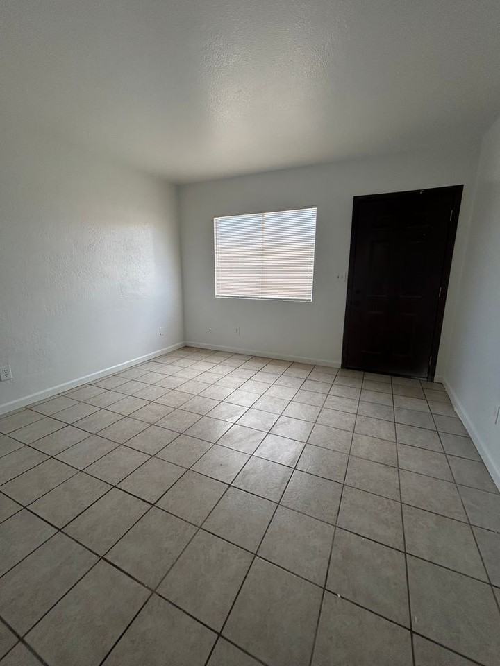 Geronimo2925-2941 - Photo 2 of 14