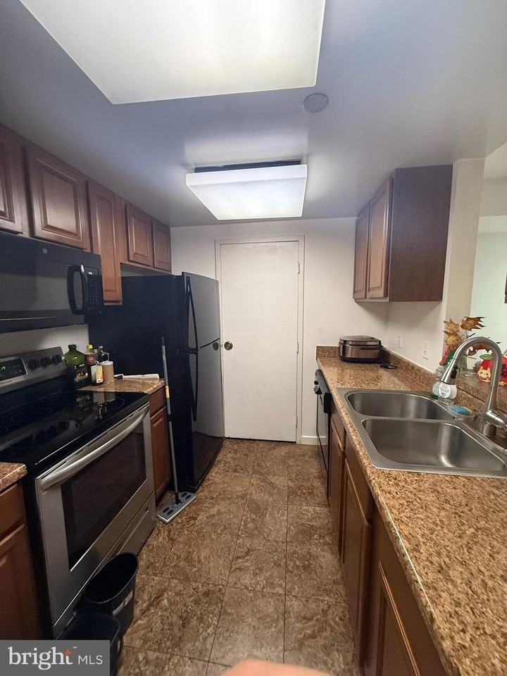 1530 Key Blvd Apt 221 #221 - Photo 4 of 19