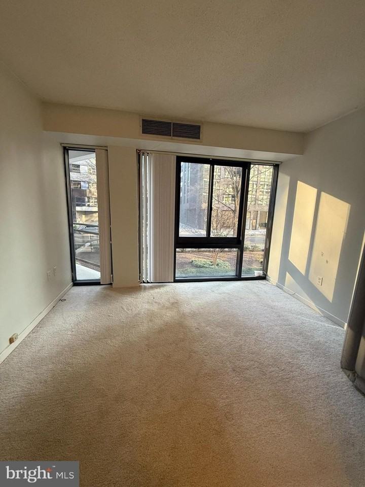 1530 Key Blvd Apt 221 #221 - Photo 7 of 19