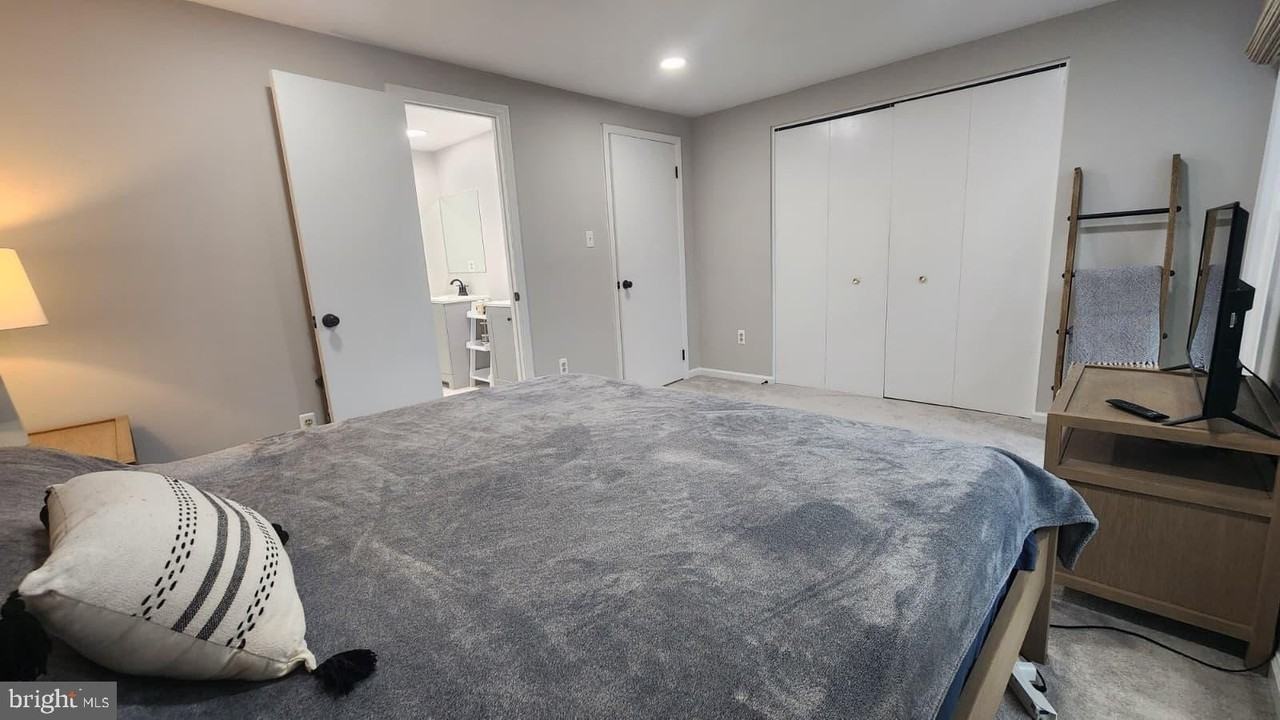 2113 N Monroe St Unit 4 #4 - Photo 6 of 22