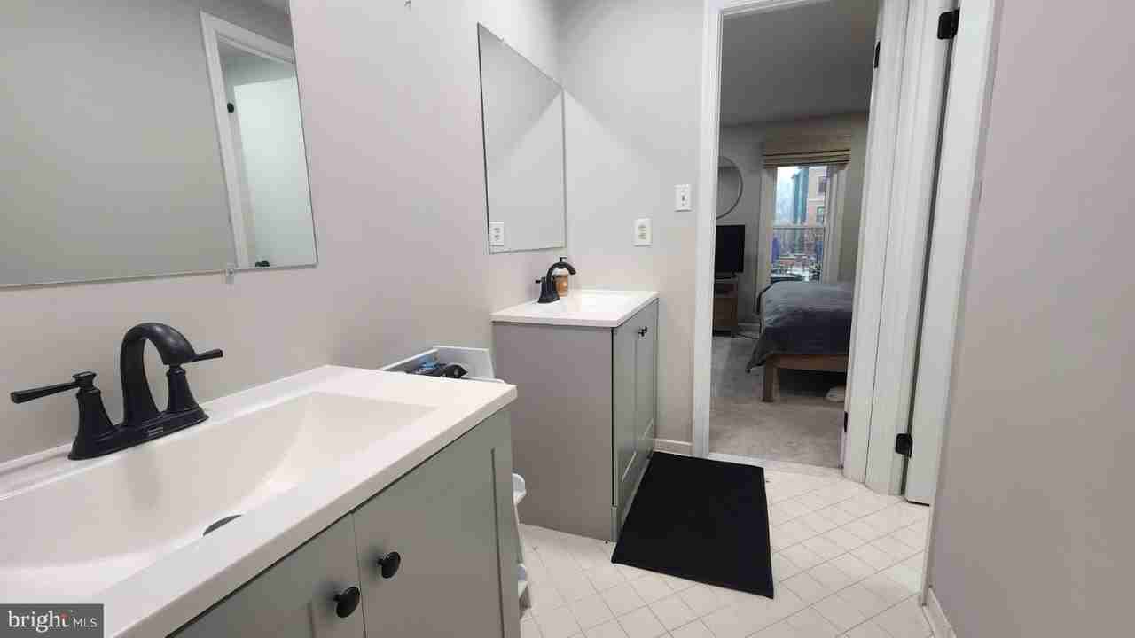 2113 N Monroe St Unit 4 #4 - Photo 7 of 22