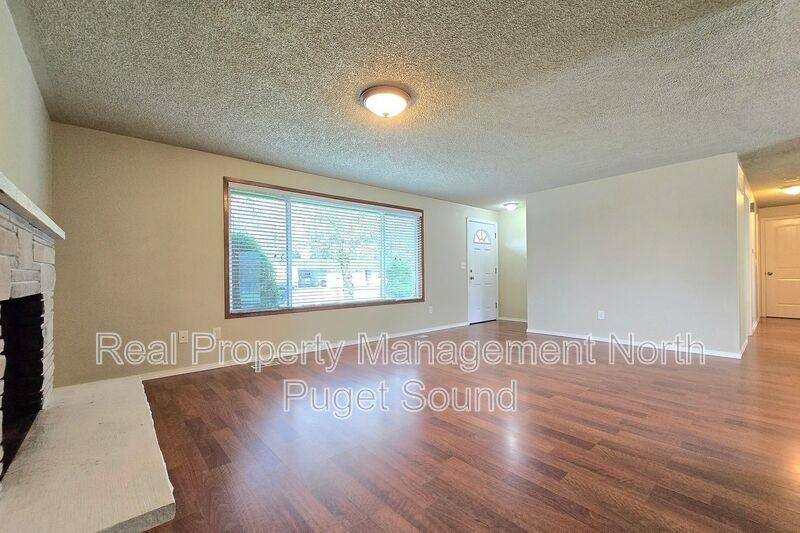 8432 45th Dr Ne - Photo 3 of 25