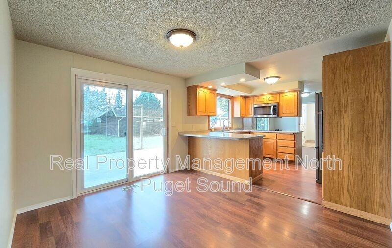 8432 45th Dr Ne - Photo 5 of 25