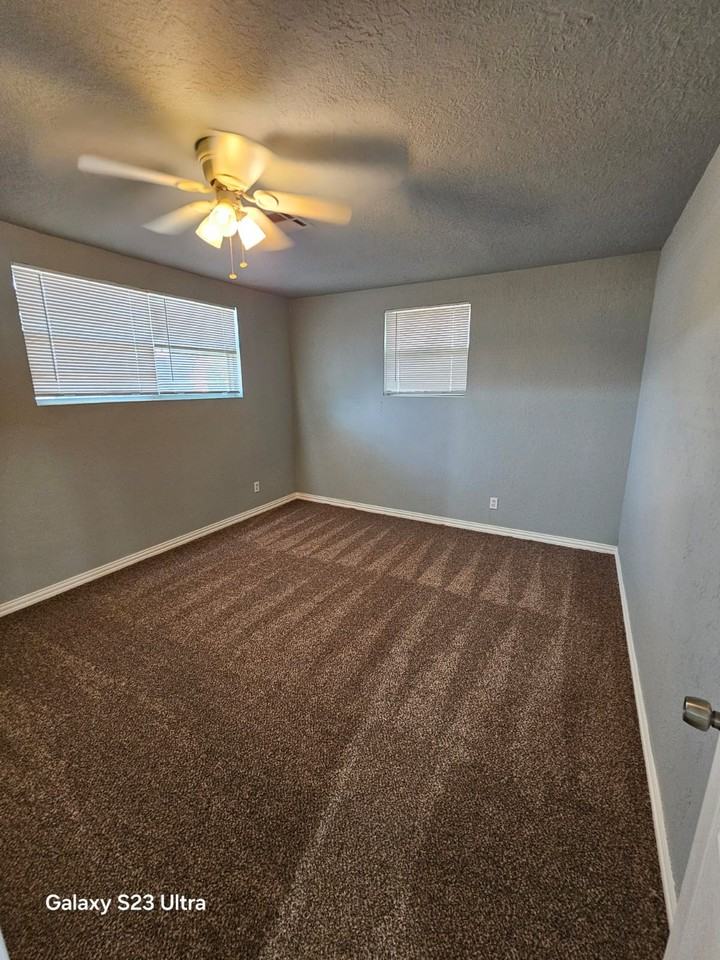 908 Nw 20th St #1 - Photo 5 of 34