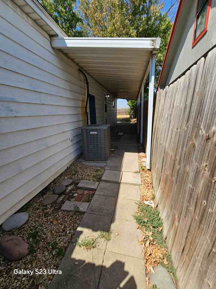 908 Nw 20th St #1 - Photo 6 of 34