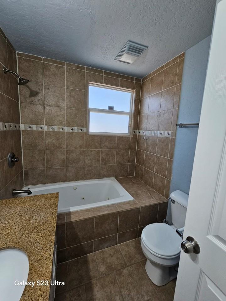 908 Nw 20th St #1 - Photo 7 of 34