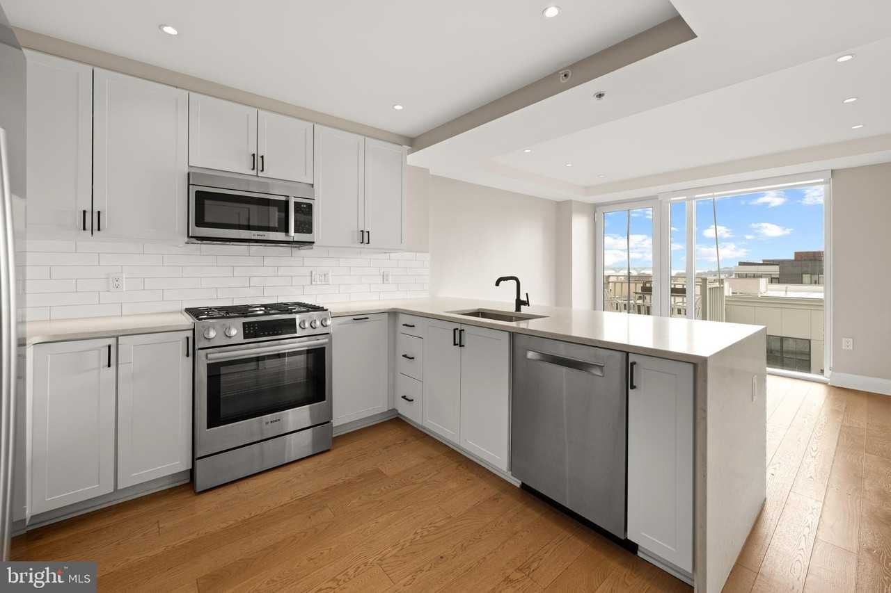 925 N Fairfax St Apt 507 #507 - Photo 2 of 42