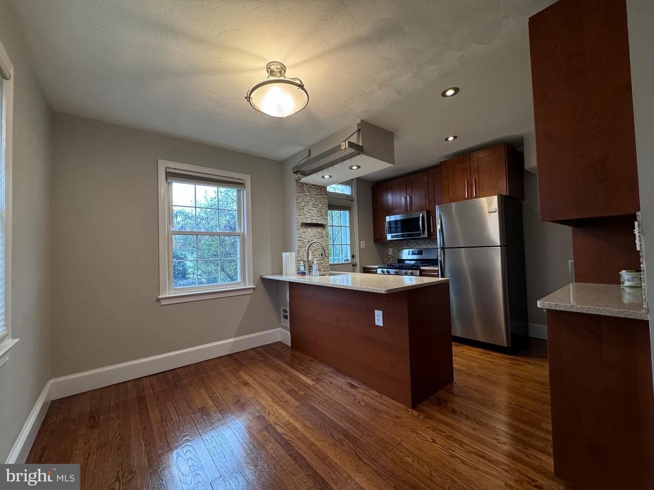 1600 Princess St - Photo 4 of 17