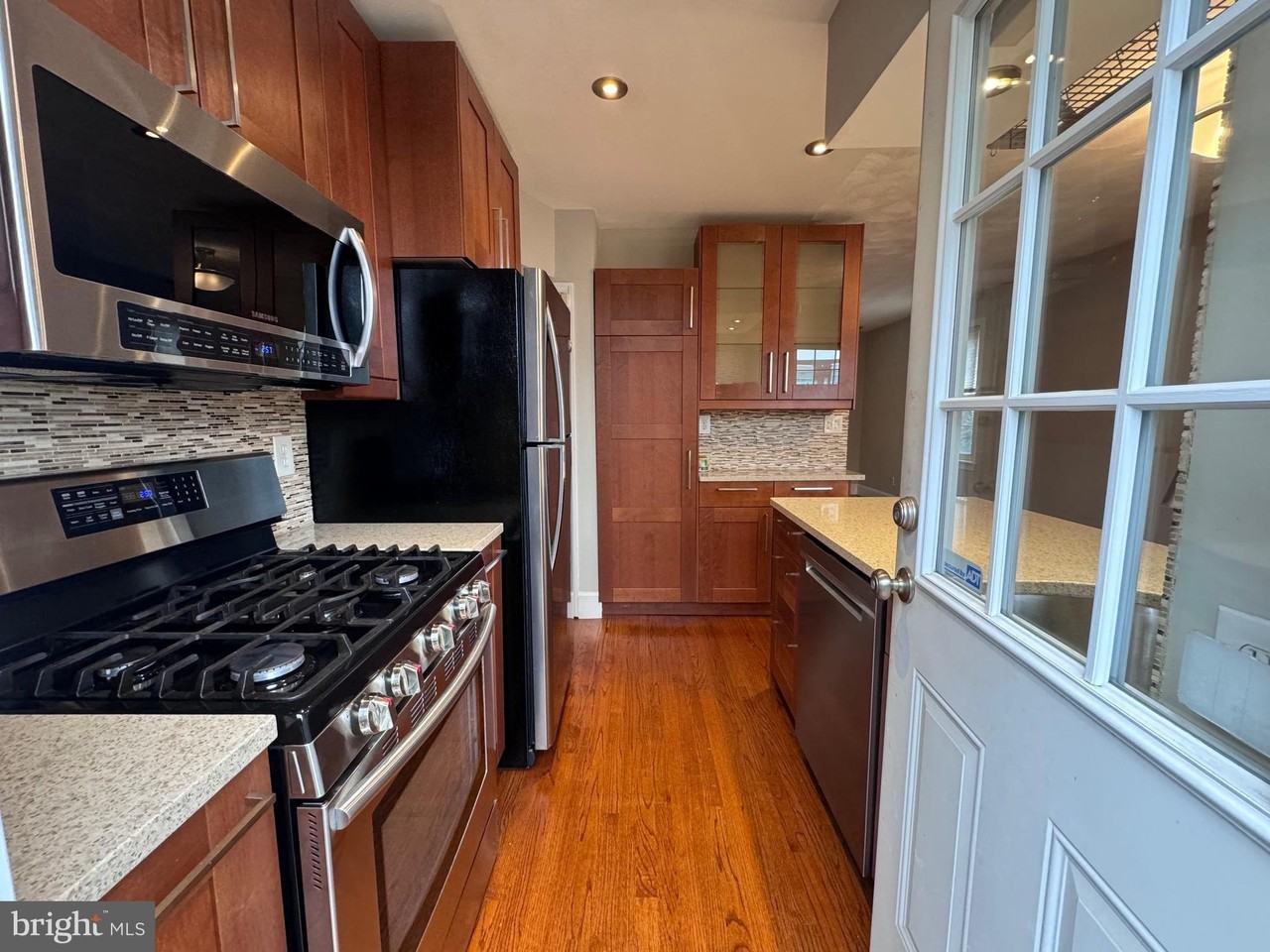 1600 Princess St - Photo 6 of 17