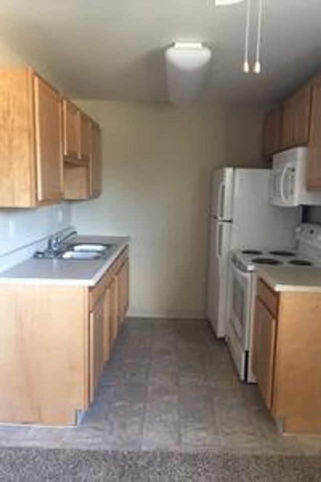 ASPEN LEAF APARTMENTS LLC - Photo 2 of 4