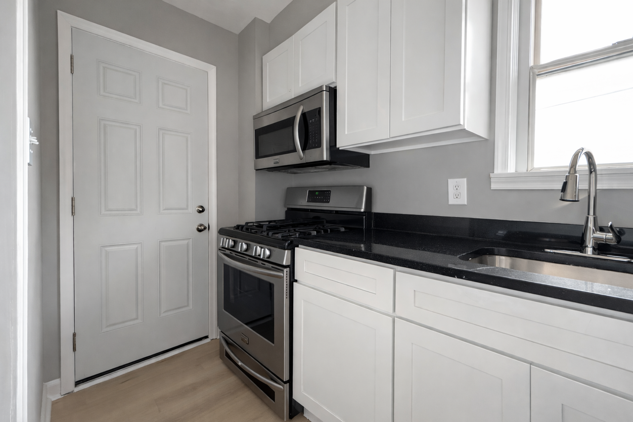 1725 Malvern St - Photo 6 of 17