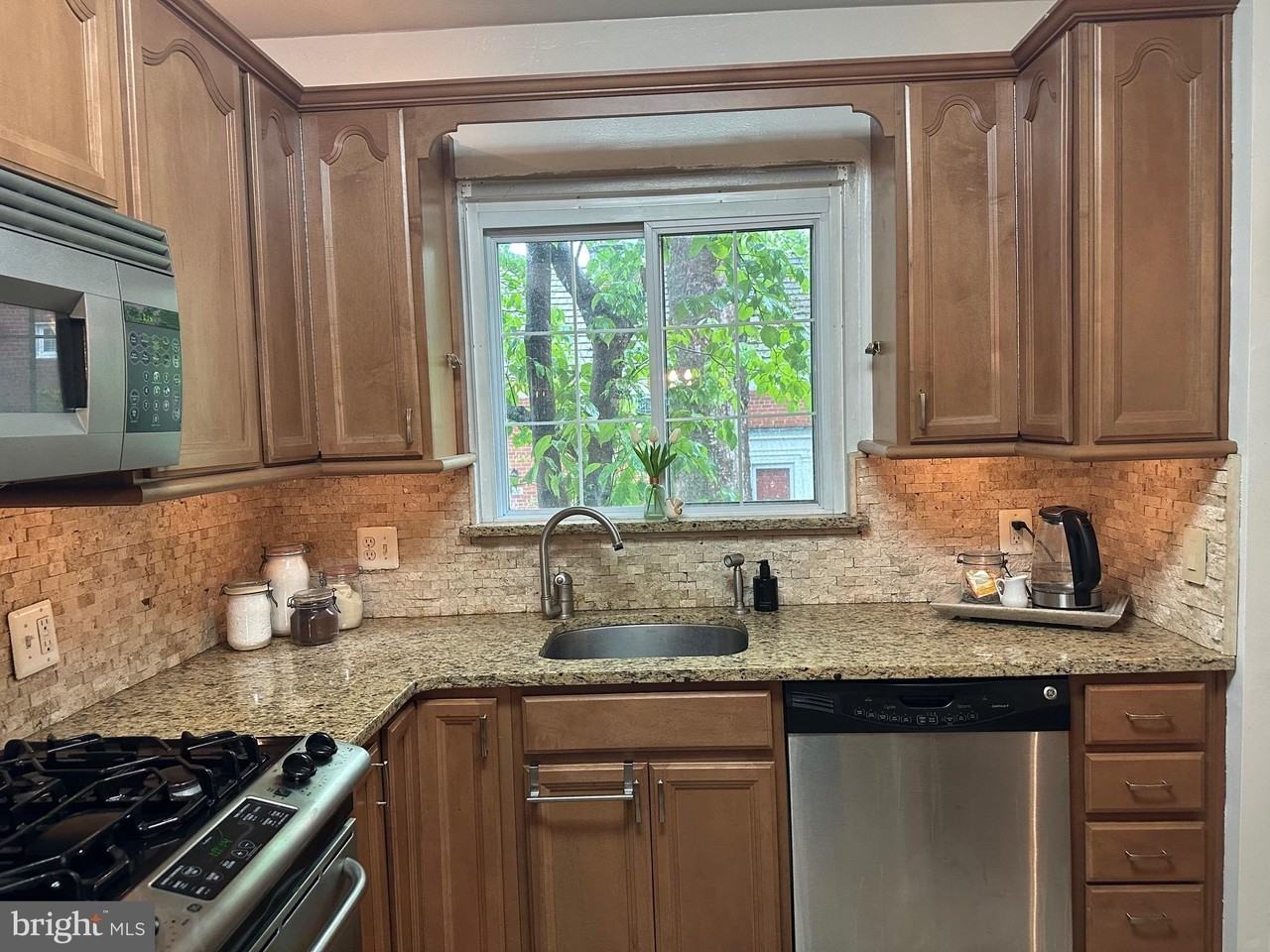 3638 Gunston Rd - Photo 6 of 29