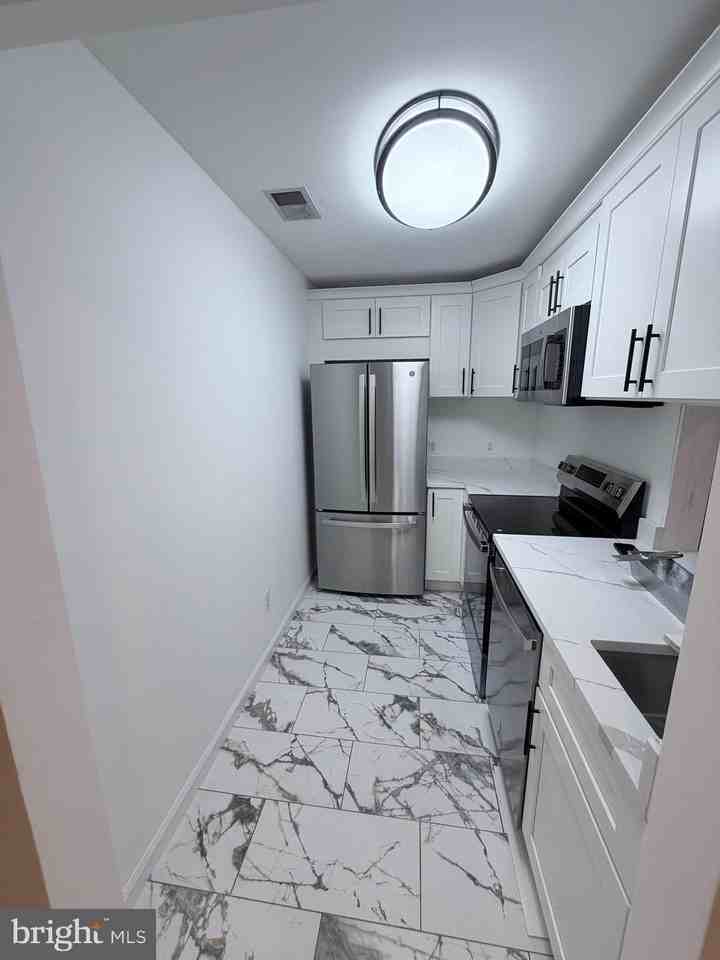 113 N Fayette St Apt 3 #3 - Photo 2 of 15