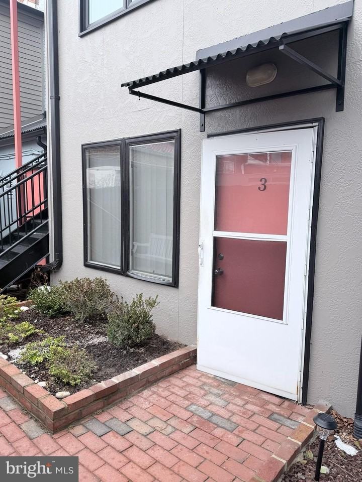 113 N Fayette St Apt 3 #3 - Photo 5 of 15