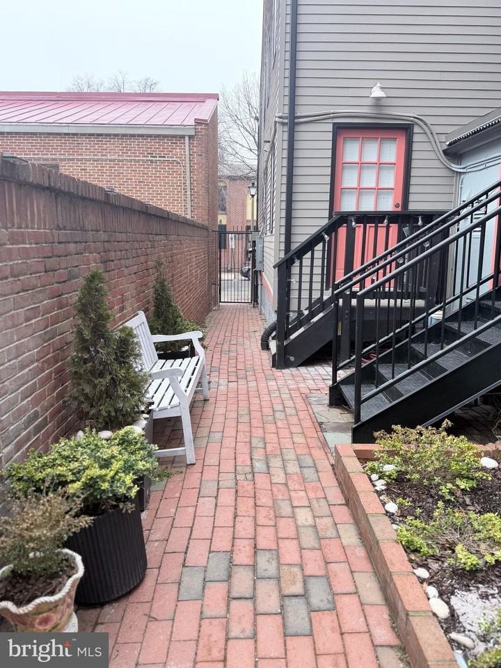 113 N Fayette St Apt 3 #3 - Photo 6 of 15