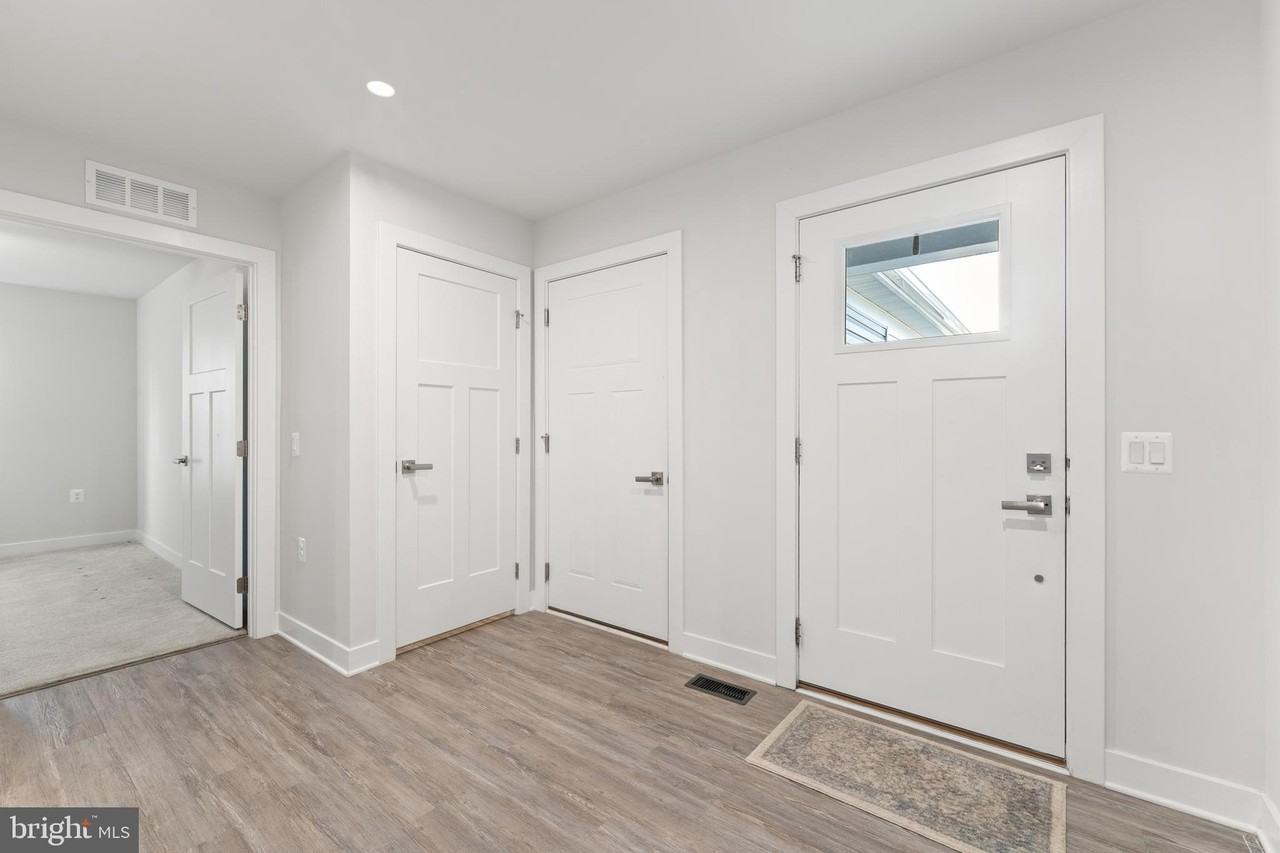 18332 Signature Way - Photo 3 of 50