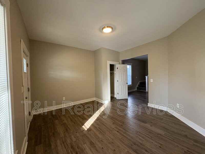 635 Jefferson Ave - Photo 4 of 16