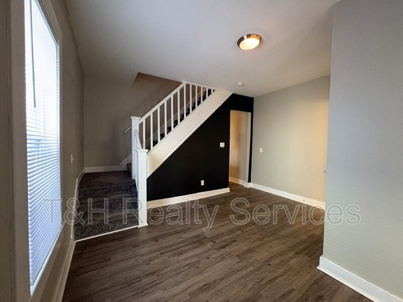 635 Jefferson Ave - Photo 5 of 16