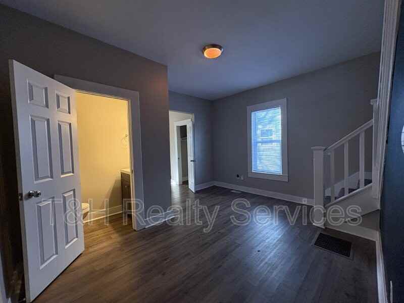 635 Jefferson Ave - Photo 6 of 16