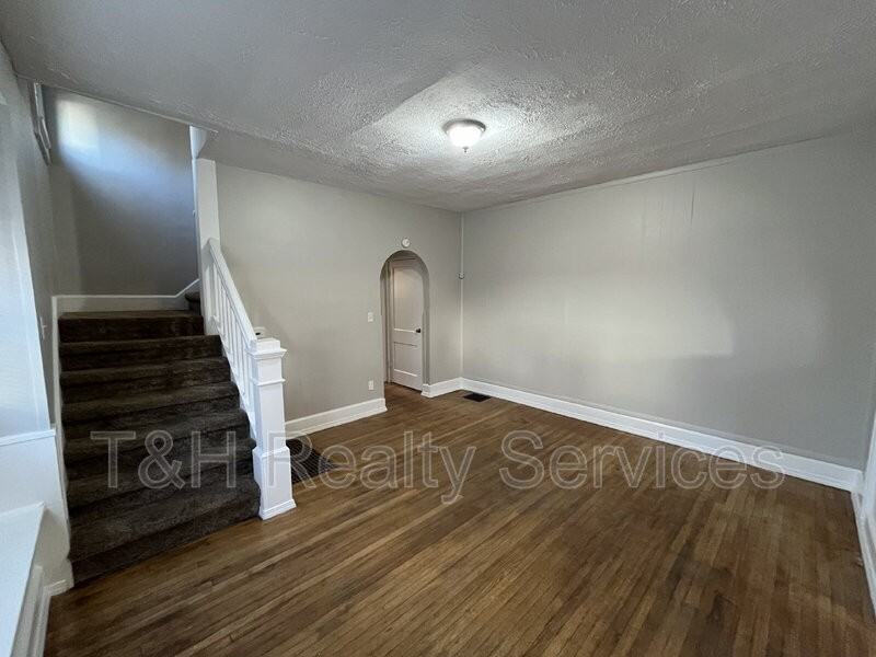 23 S Spencer Ave - Photo 6 of 20