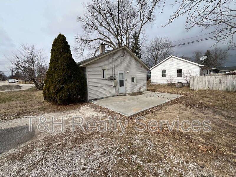 1389 S Marion St - Photo 3 of 12