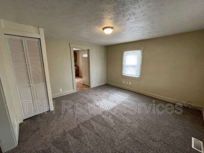 1389 S Marion St - Photo 4 of 12