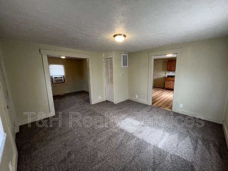 1389 S Marion St - Photo 5 of 12