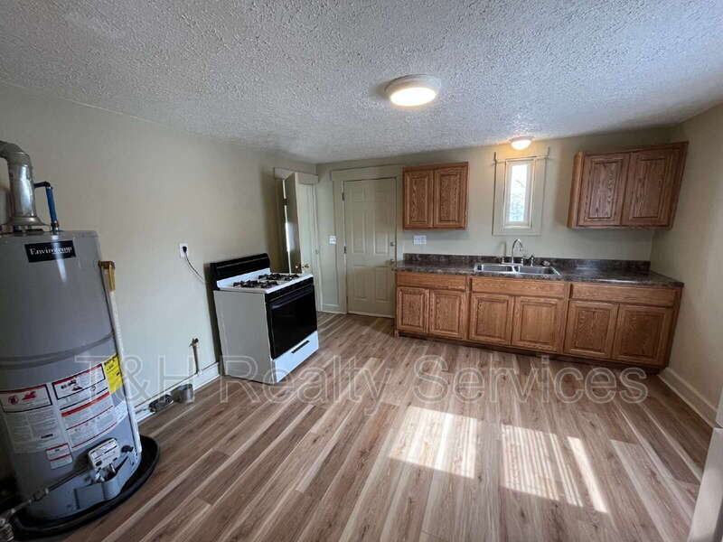 1389 S Marion St - Photo 6 of 12