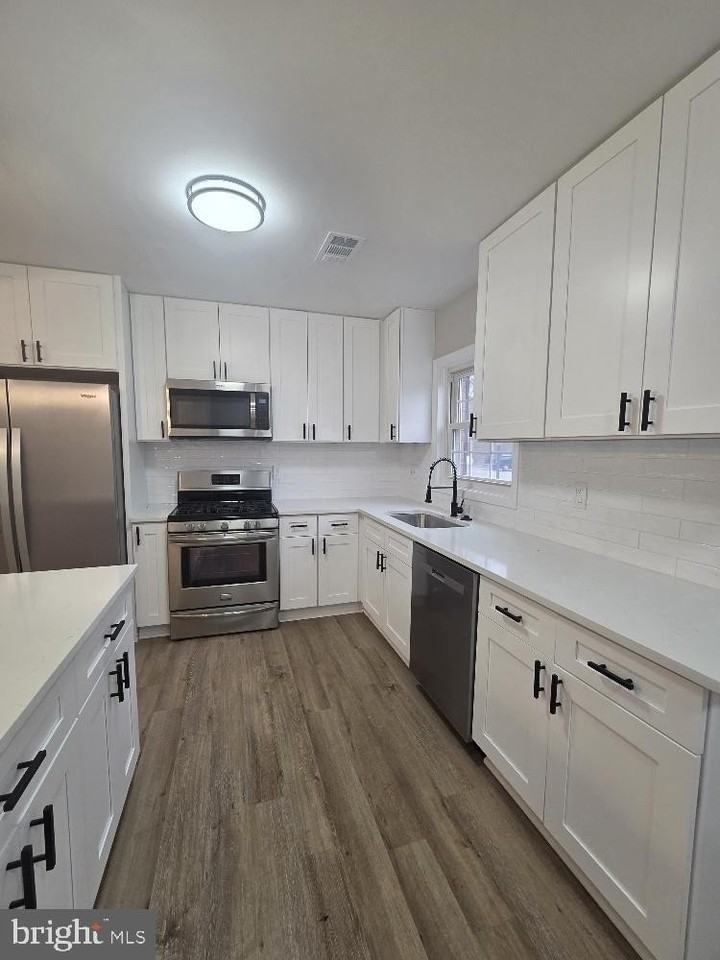 407 Greenbrier Ct Unit 407 #407 - Photo 2 of 17