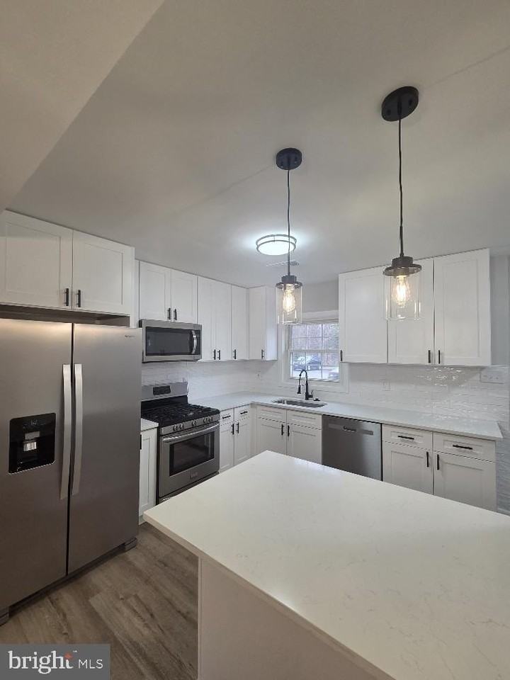 407 Greenbrier Ct Unit 407 #407 - Photo 3 of 17