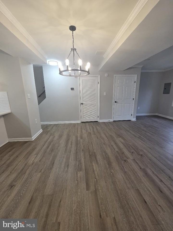 407 Greenbrier Ct Unit 407 #407 - Photo 6 of 17