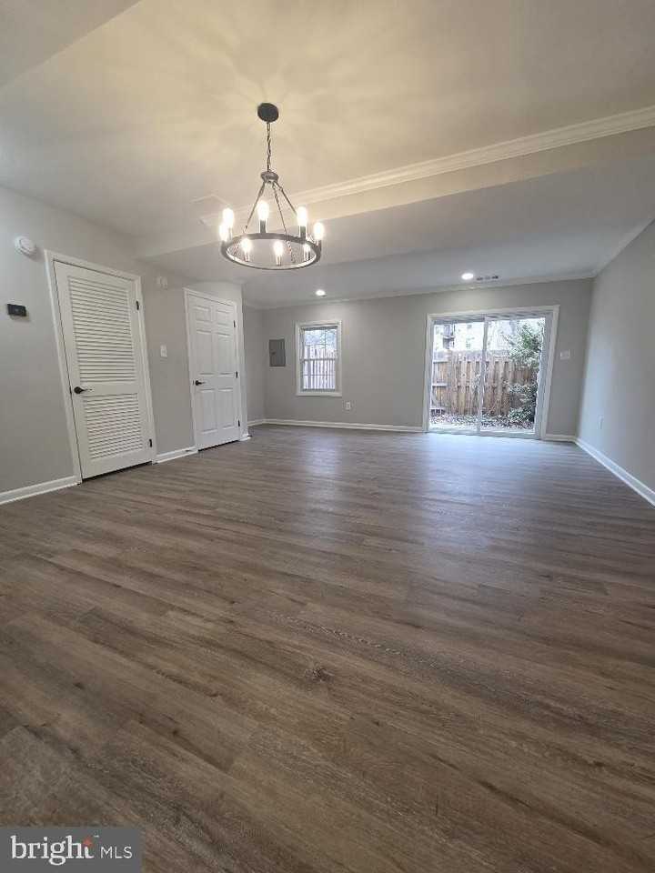 407 Greenbrier Ct Unit 407 #407 - Photo 7 of 17