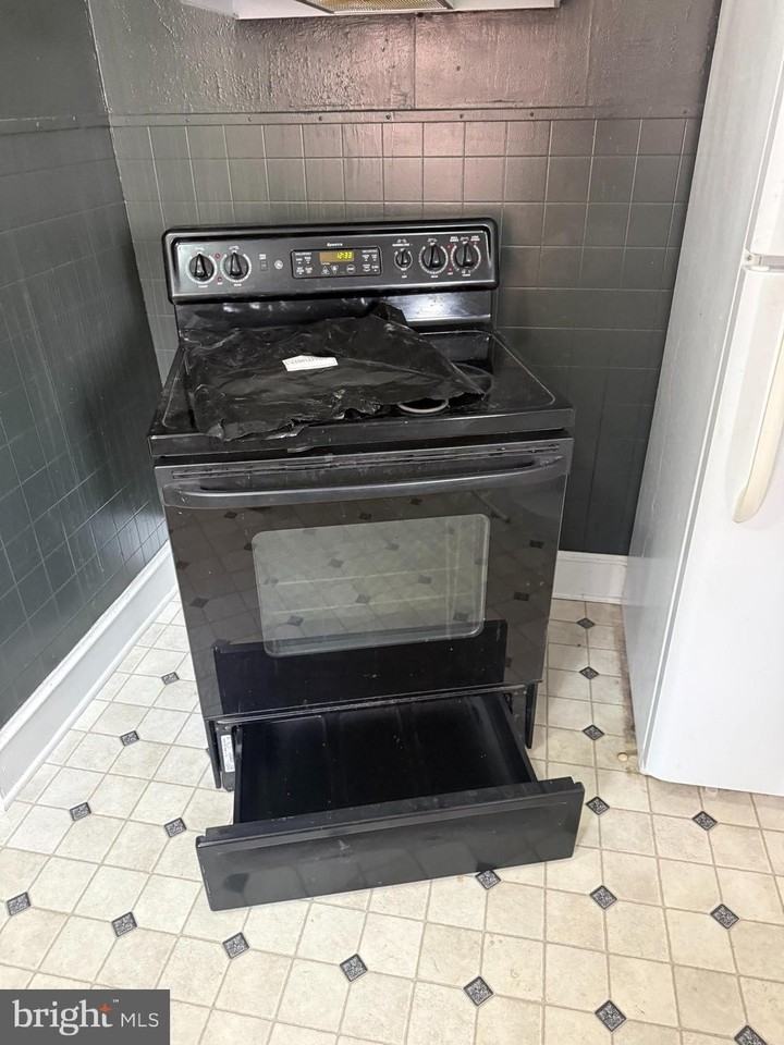 606 Stuart St #2 - Photo 3 of 5