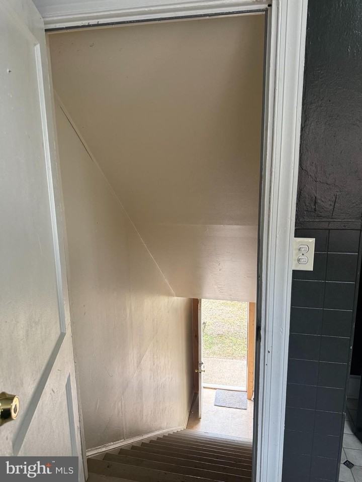 606 Stuart St #2 - Photo 4 of 5