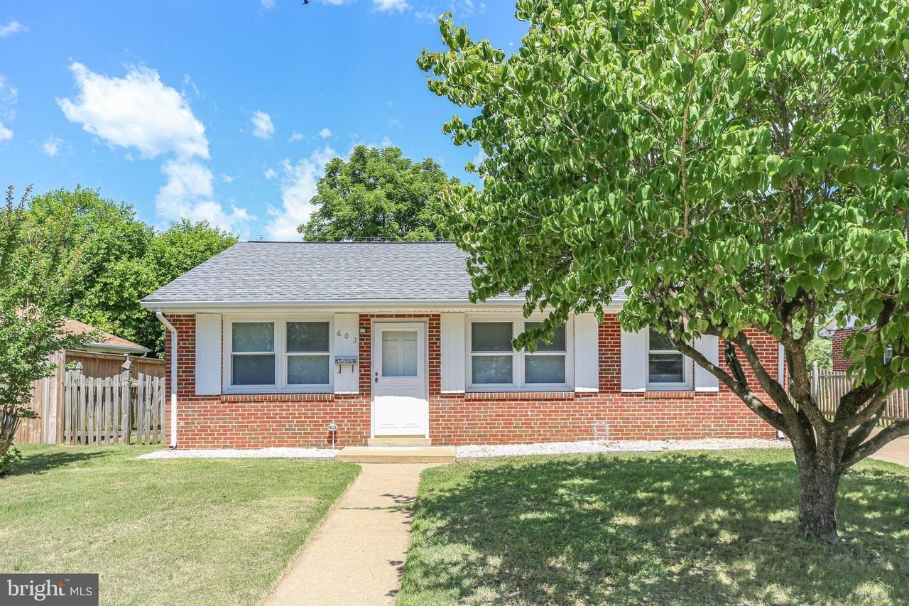 603 Woodford St - Photo 2 of 21