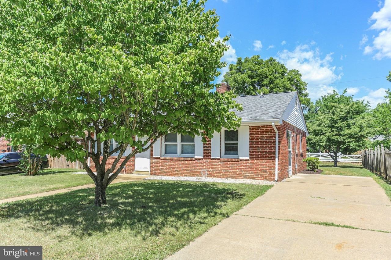 603 Woodford St - Photo 3 of 21