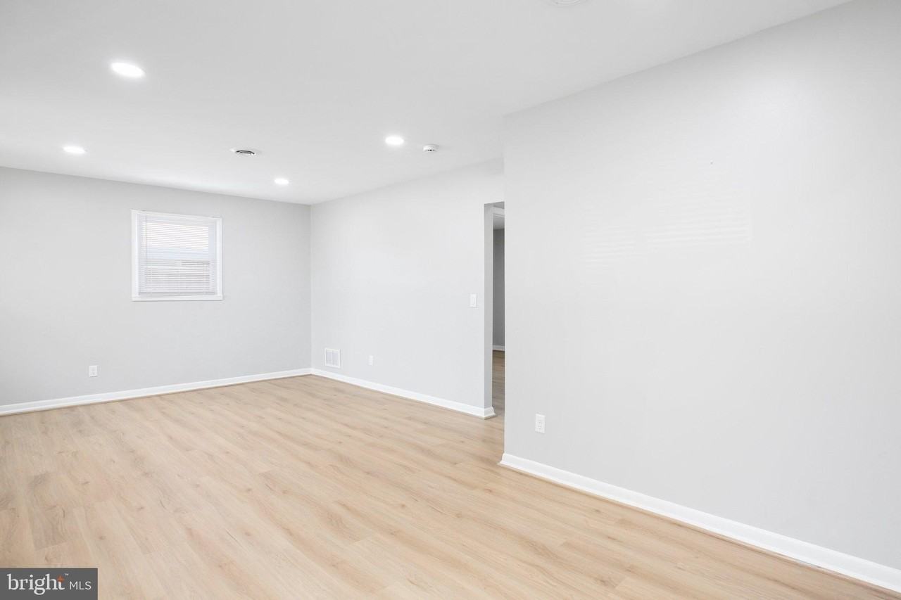 603 Woodford St - Photo 5 of 21