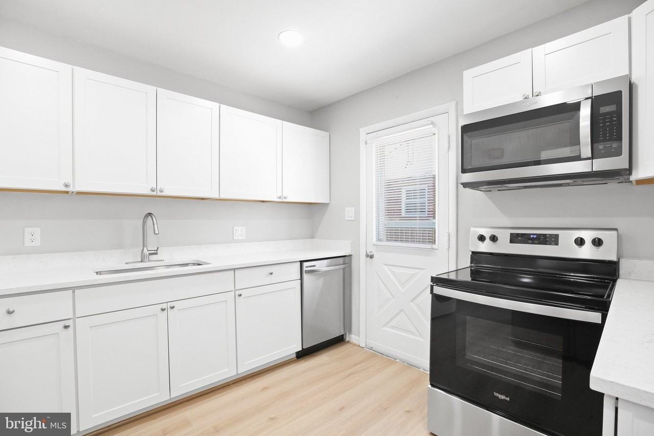 603 Woodford St - Photo 7 of 21