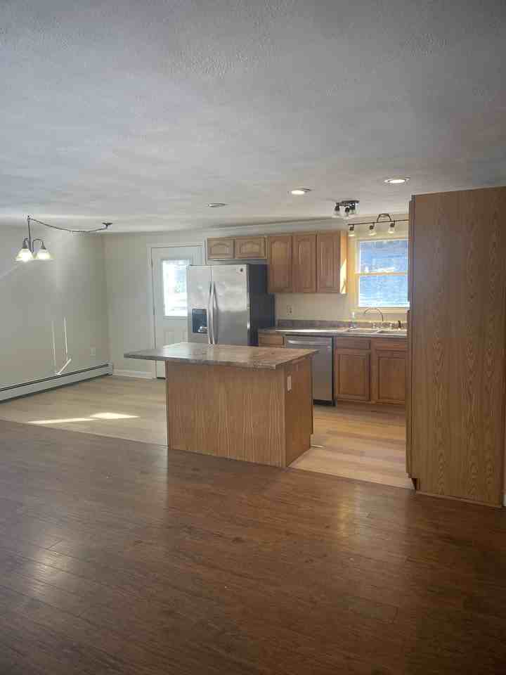 33 N Sullivan Rd #1 - Photo 7 of 20